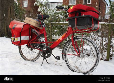 Postman bicycle hi-res stock photography and images - Alamy