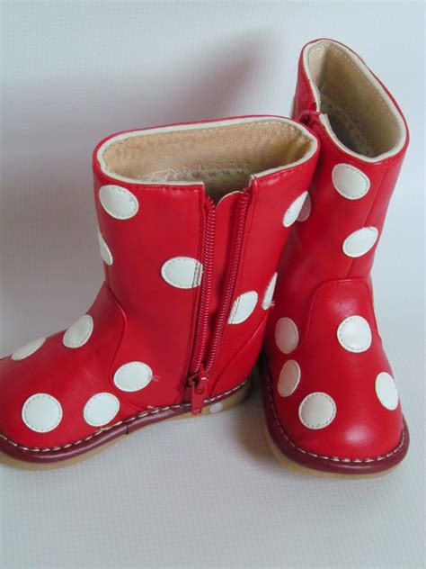 Squeaky Shoes for Tiny Tots: Squeaky Winter Boots