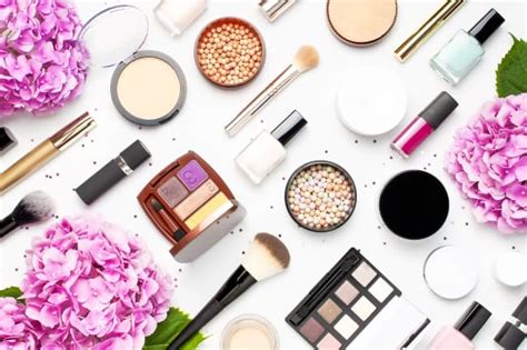 The Ultimate List of Best Organic Makeup Brands [2022 Edition] - Love & Lavender