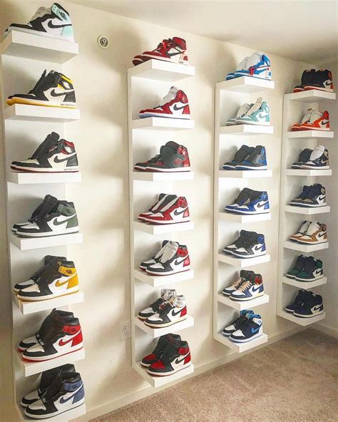 Air Jordan 1 wall | Zapatos deportivos de moda, Zapatos nike para damas, Pared de zapatos