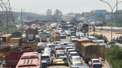 Noida: Kin of gangster who was shot dead block Mahamaya Flyover ...