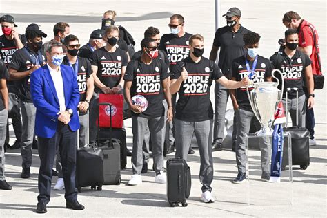 Bayern Munich in subdued return with Champions League trophy | Inquirer ...