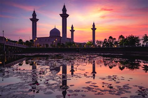 The tengku ampuan jemaah mosque or bukit jelutong mosque d… | Flickr