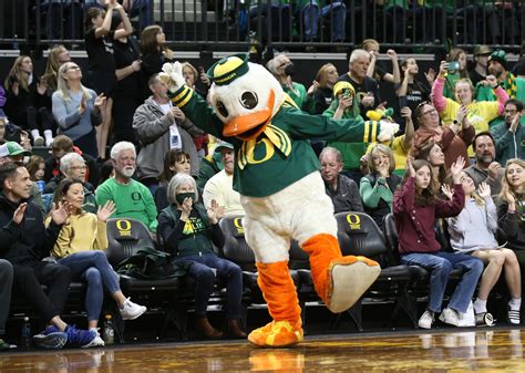 Oregon Basketball: Ducks get last-second victory over Oregon State