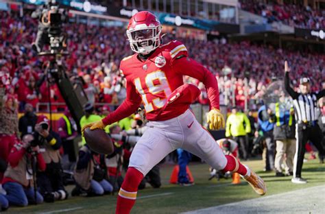 Chiefs vs. Raiders Best Anytime Touchdown Scorer Picks in NFL Week 18