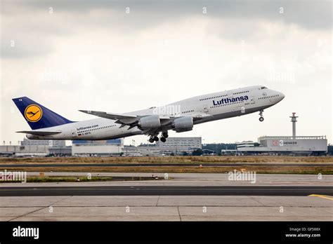 Lufthansa Boeing 747 take off Stock Photo - Alamy