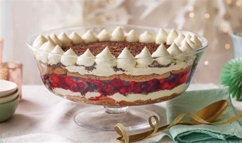 Mary Berry recipes: Chef shares popular trifle recipe 'bursting with fruit flavours' | Express.co.uk