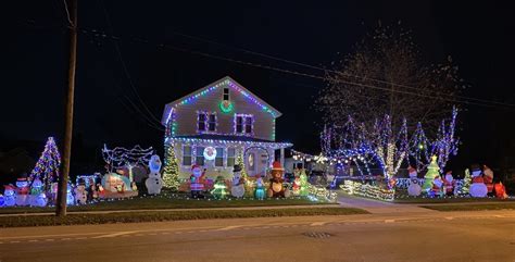 Best Christmas Lights in Northeast Ohio {2021} - You Must See This Year!