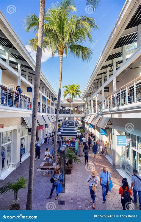 Bayside Marketplace And Marina, With Miami Skyline In The Background ...