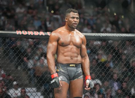 Francis Ngannou devrait toucher un énorme salaire pour son combat ...