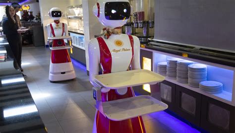 Robot Waiters: What Restaurants Need to Know - Service Robots