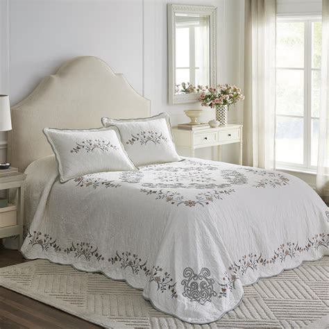 Nostalgia Home Ashmont Queen Ivory Bedspread - Walmart.com - Walmart.com