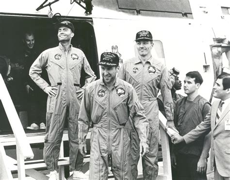 File:Apollo 13 Astronauts on the U.S.S. Iwo Jima - GPN-2002-000054.jpg - Wikimedia Commons
