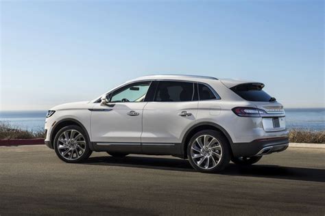 Lincoln's luxury SUV gets a new name at the L.A. Auto Show | Small suv ...