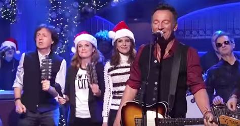 Bruce Springsteen Sings "Santa Claus Is Comin' to Town" SNL | POPSUGAR ...