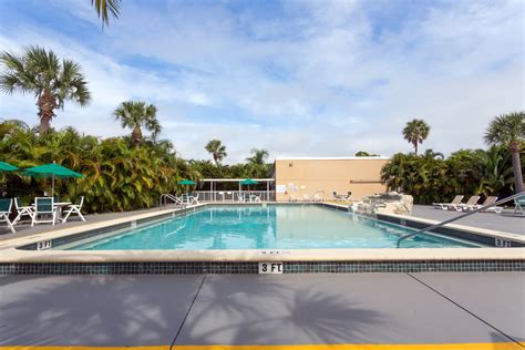 Ramada by Wyndham Lake Placid | Lake Placid, FL Hotels