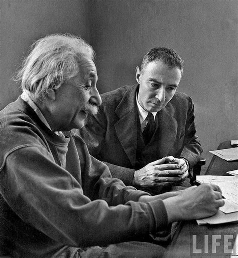 1947... Albert Einstein, Robert Oppenheimer | Albert einstein photo, Alfred eisenstaedt, Einstein