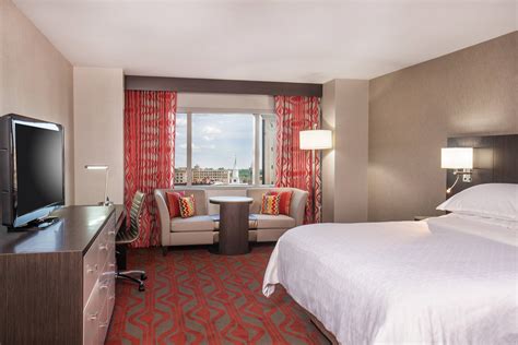 Hotel Suites Downtown Springfield, MA | Sheraton Springfield Monarch ...