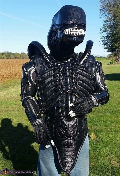 Alien Xenomorph Costume | Unique DIY Costumes - Photo 7/8