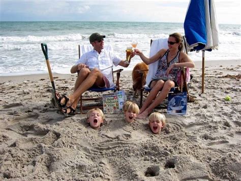 How to have a relaxing day at the beach! | Funny family photos, Family ...