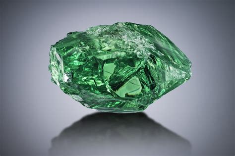 Tsavorite of the Century Finds a Home in the Smithsonian Gem Hall