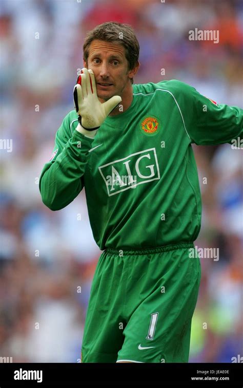 EDWIN VAN DER SAR MANCHESTER UNITED FC WEMBLEY LONDON ENGLAND 05 August ...