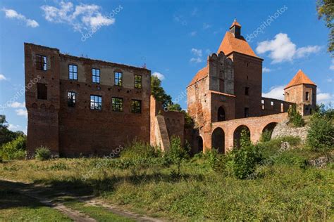 Ruinas de un castillo gótico en Szymbark, Masuria, Polonia 2023