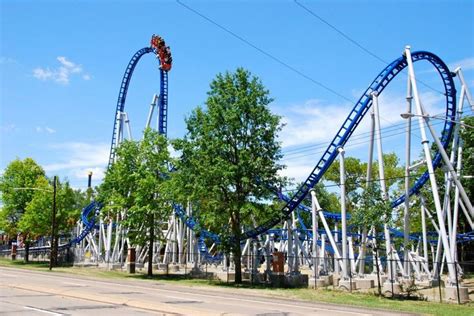 sky rocket | Roller coaster, Amusement park rides, Thrill ride