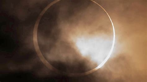 Solar vs. lunar eclipse: The different types of eclipses, explained