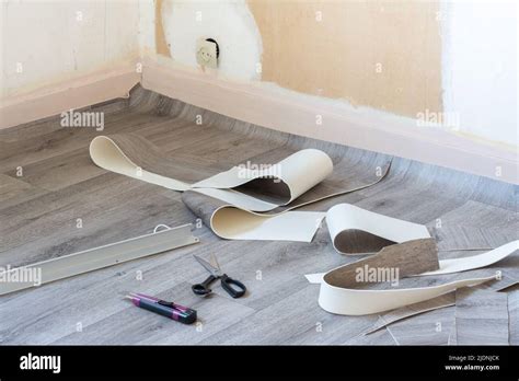 Installation of PVC flooring Stock Photo - Alamy