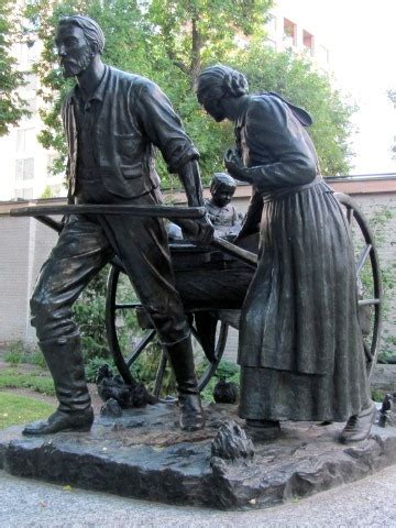 File:Mormon Pioneer handcart statue.jpg - Wikimedia Commons