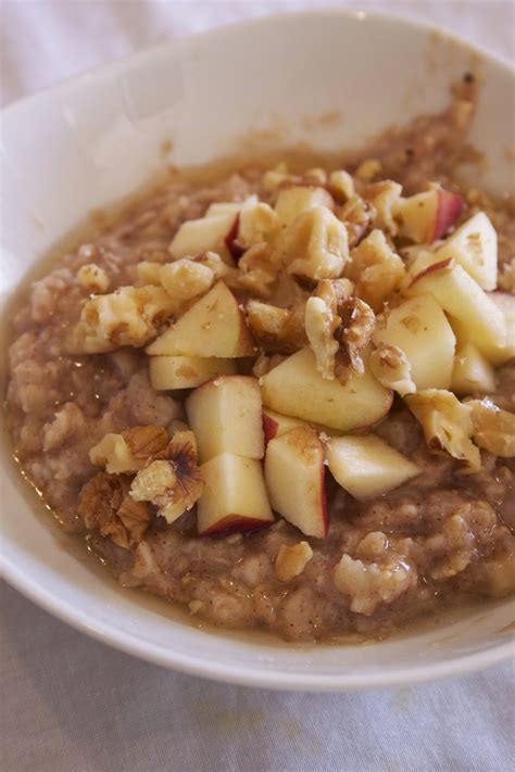 Simone's Foods: Oatmeal w. fruit and nuts