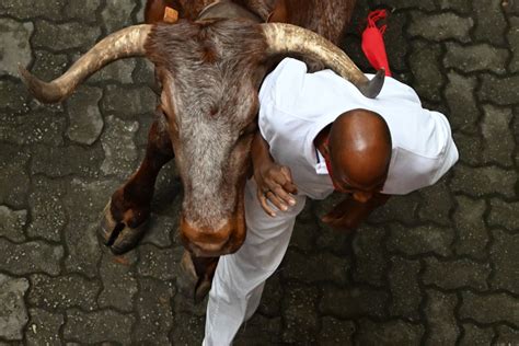 Rápido, limpio y multitudinario primer encierro de San Fermín 2023 - TrendRadars Español