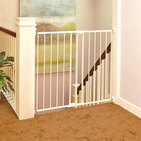 The Best Baby Gates for Banister Our Top 5 Picks For 2020 - Babyzeen