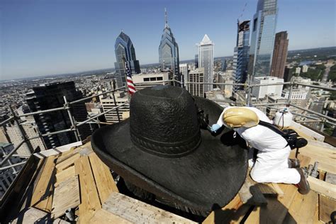 Philadelphia Revitalizes 125-Year-Old William Penn Statue - NBC News