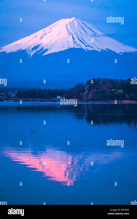 The beautiful mount Fuji in Japan at sunrise Stock Photo - Alamy