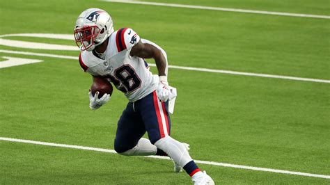 James White's Return to Patriots Makes Him Worth Fantasy Consideration in PPR Formats