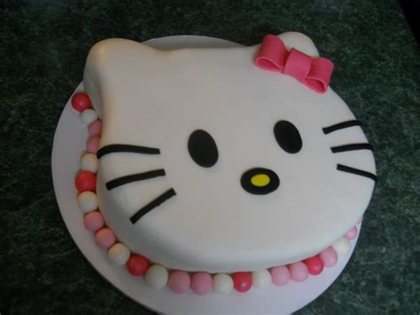 The Happy Caker: Hello Kitty Cake!