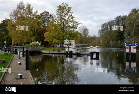 Abingdon Lock & The River Thames; Abingdon-on-Thames, Oxfordshire Stock Photo - Alamy