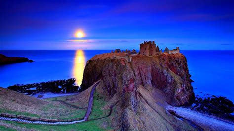 Dunnottar Castle - Scotland - backiee