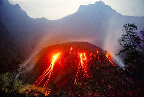 Berita Foto Video Penampakan Gunung Kelud Meletus Terkini 2014 ...