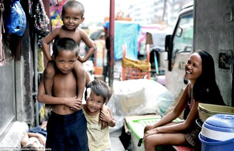 Hope amid the squalor: The smiling children of the Manila slums who are overcomi - DaftSex HD