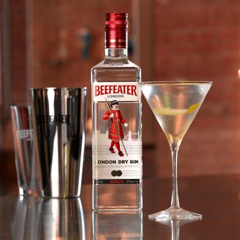 Gin Beefeater London Dry 1 Litro Lacrada 100% Original - R$ 99,90 em Mercado Livre