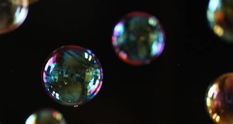 Sound waves can make bubbles in levitated drops of liquid