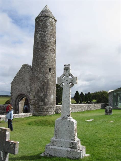 Clonmacnoise Monastery, Ireland Roadtrip Must | One Girl, Whole World