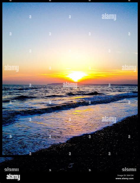 Rolling waves hi-res stock photography and images - Alamy