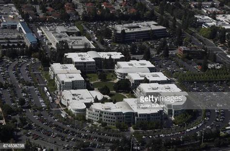 Apple Infinite Loop Photos and Premium High Res Pictures - Getty Images