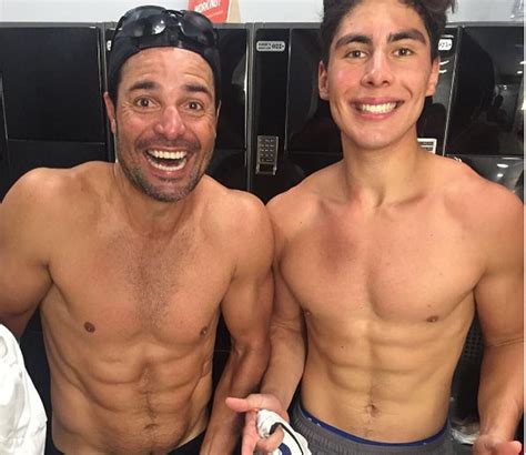 Chayanne y su hijo muestran sus cuerpazos - El Nuevo Día