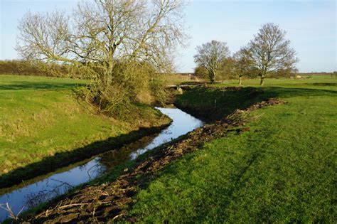 Louth Canal near River Farm © Ian S cc-by-sa/2.0 :: Geograph Britain and Ireland