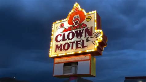 Just a Creepy Clown-Filled Motel by an Old Cemetery - Nerdist